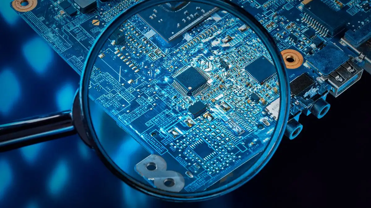 Chip điện tử hoạt động dựa trên việc tiếp nhận, xử lý và truyền tín hiệu điện thông qua các linh kiện bán dẫn được tích hợp bên trong vi mạch