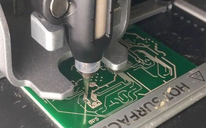 Quy trình sản xuất PCBA thường được triển khai theo một chuỗi các bước chặt chẽ, từ khâu chuẩn bị ban đầu đến kiểm tra và hoàn thiện sản phẩm