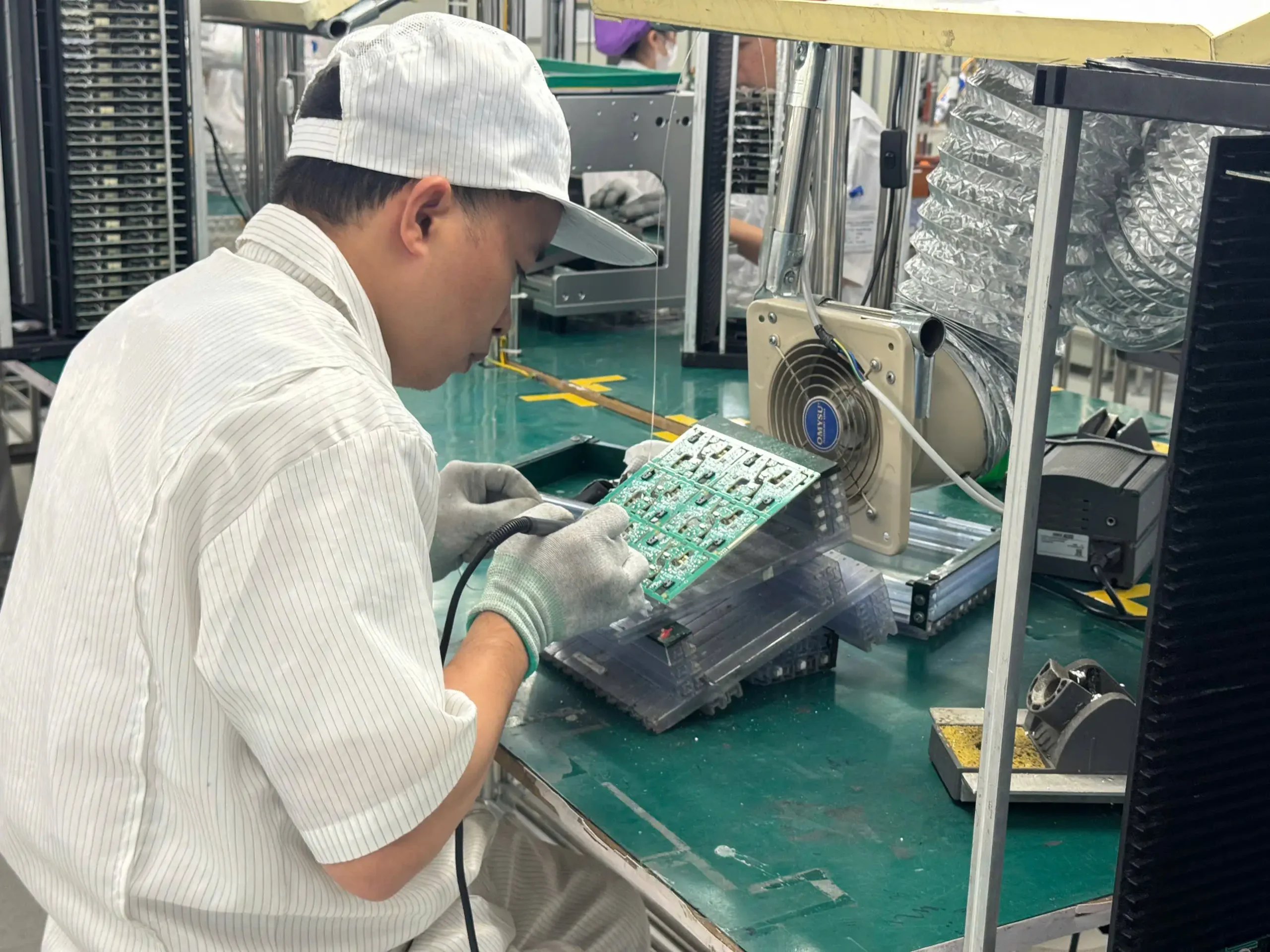 Đội ngũ kỹ thuật là yếu tố then chốt quyết định năng lực của một nhà máy sản xuất bo mạch điện tử