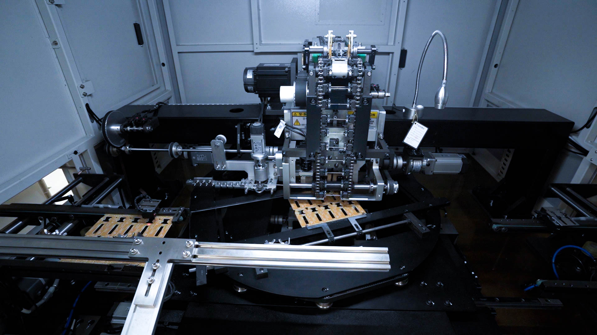 Dây chuyền công nghệ hàn linh kiện điện tử tại công ty SHDC