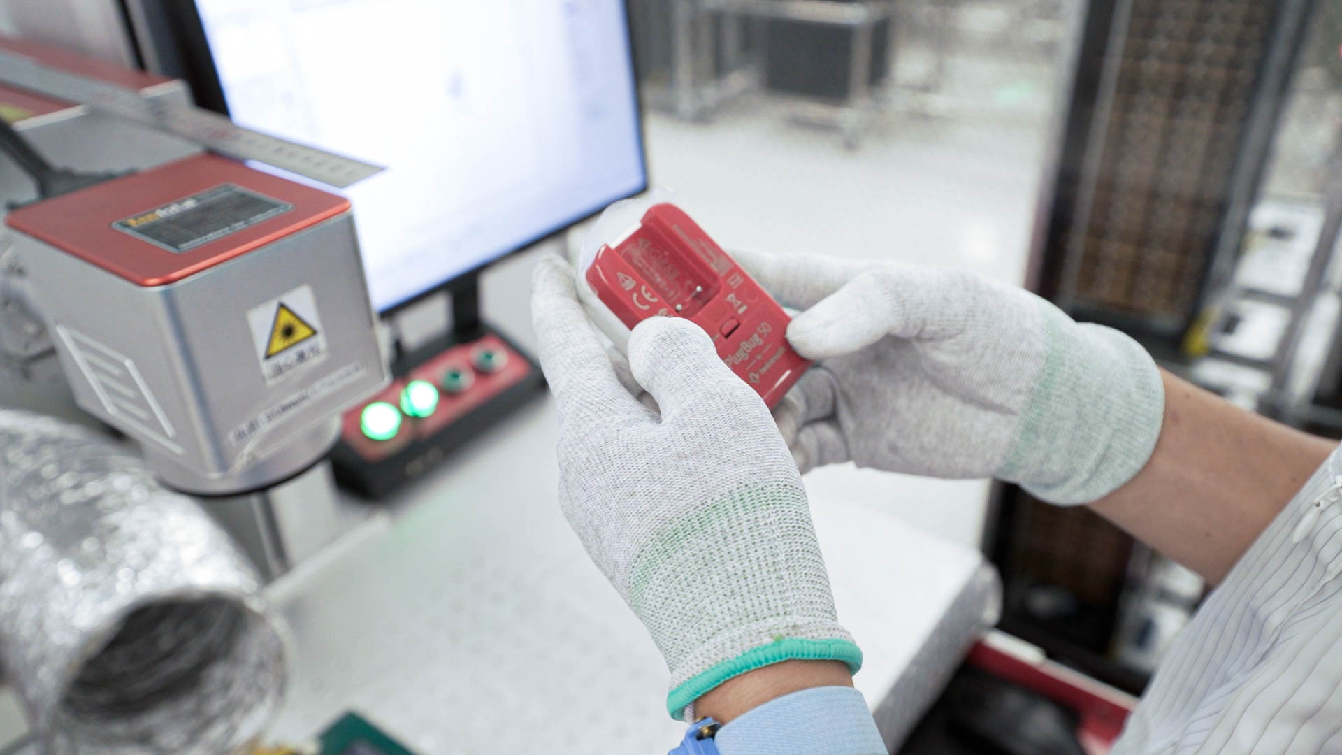 Toàn bộ quy trình từ cung ứng linh kiện, sản xuất đến kiểm tra đều được kiểm soát chặt chẽ