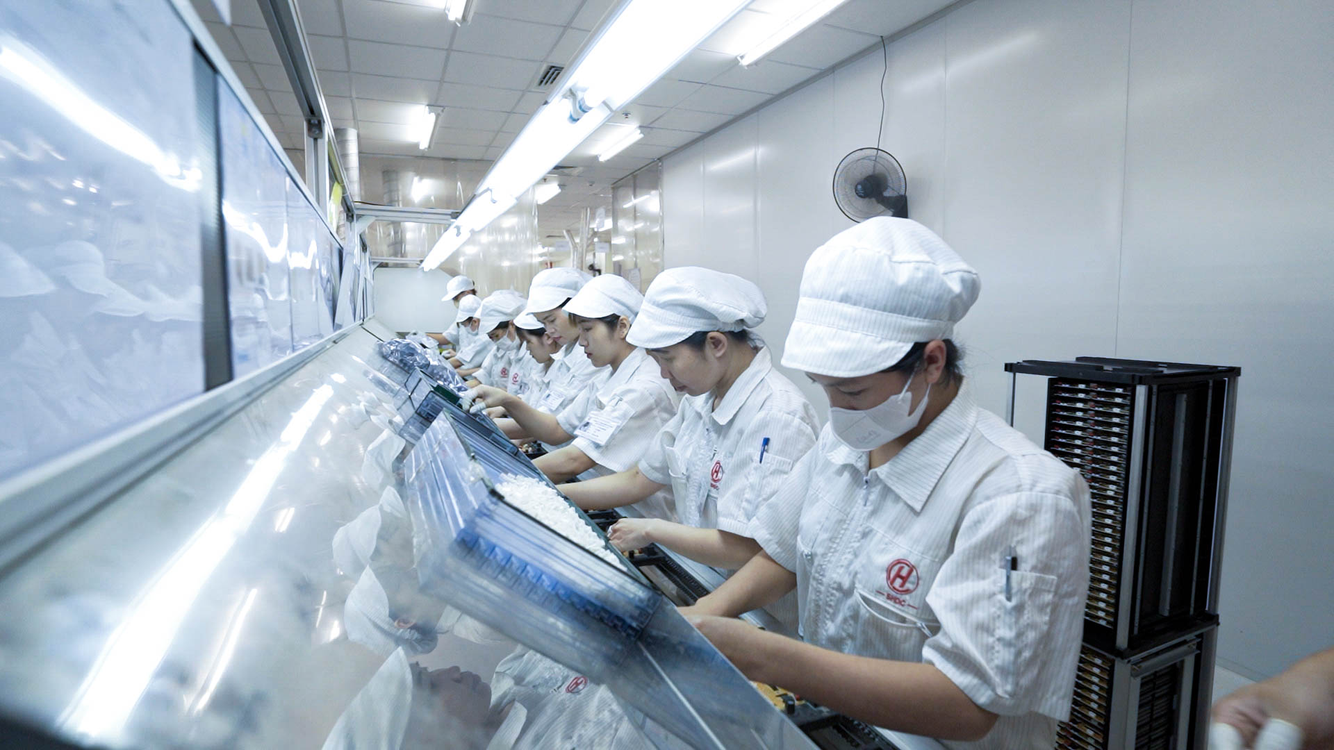 Công ty điện tử SHDC là đơn vị tiên phong trong lĩnh vực thiết kế, gia công và lắp ráp PCB tại Việt Nam