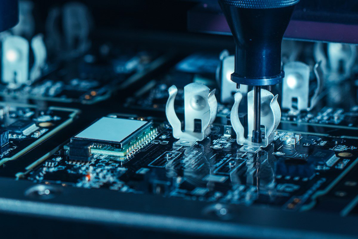 SMT là công nghệ dán bề mặt hoặc gắn bề mặt