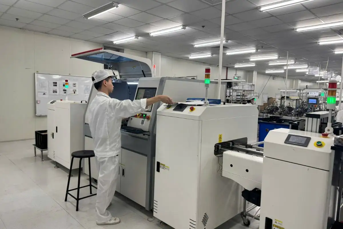 Key Equipment in a High-Performance SMT Production Line